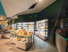 Magazinul River Shop al Tate Modern: Cum au transformat rafturile industriale într-un puternic atu comercial