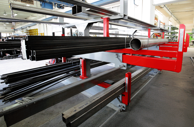 Depozitarea manuală până la semi-automatizată a mărfurilor lungi